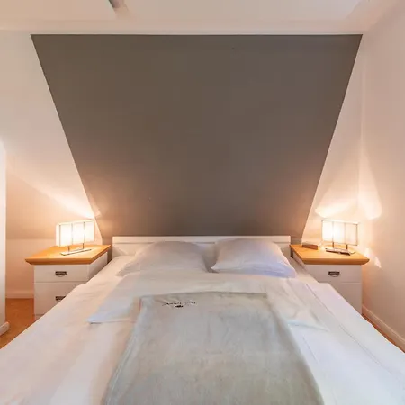 Kastanienhof Hagebutte *