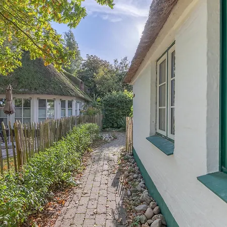 Kastanienhof Hagebutte *